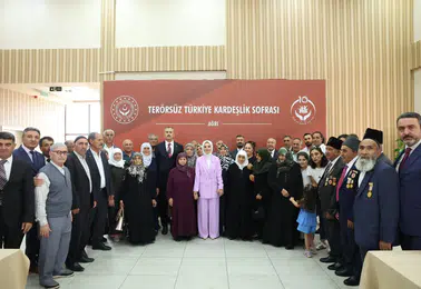 Bakan Göktaş şehit yakınları ve gazilerle Ağrı’da bir araya geldi