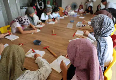 Elazığlı çocuklar geleneksel filografi sanatı ile yaratıcılıklarını keşfediyor