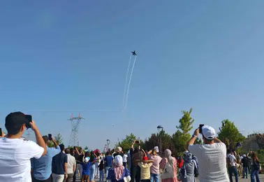 SOLOTÜRK'ün Ahlat gösterisi binlerce kişiyi heyecanlandırdı