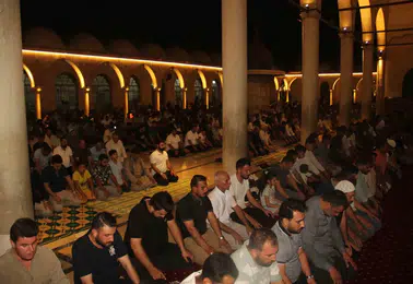Şanlıurfa'da Mevlid Kandili'nde tarihi camiler doldu taştı