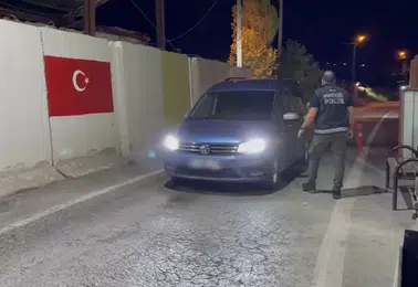 Stepneye gizlenmiş 6,5 kilo skunk, Tatvan'da yakayı ele verdi