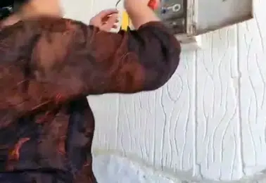 Şanlıurfa'da kaçak elektrik kontrolü sırasında şaşırtan müdahale kameraya yansıdı