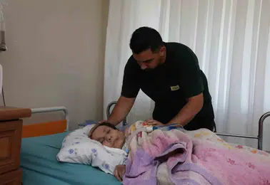 Aşçılığı bıraktı, 3 yıldır annesinin her anında yanında