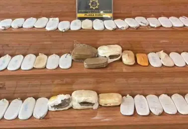 Şanlıurfa emniyeti durdurduğu araçta yüklü miktarda uyuşturucu madde buldu