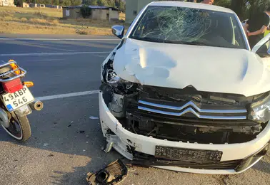 Otomobil ile çarpışan motosikletin sürücüsü hastaneye kaldırıldı