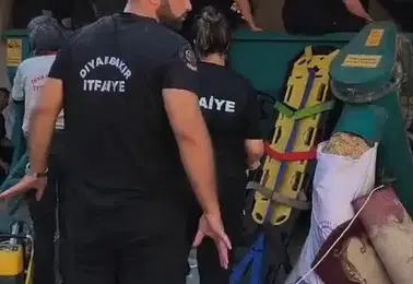 Diyarbakırda fabrikada çalışan işçi makineye sıkışarak ağır yaralandı