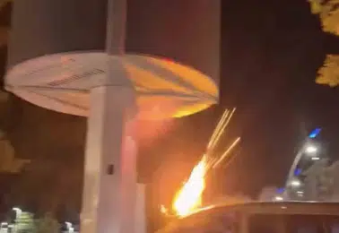 Düğün konvoyunda araç üstünden havai fişek atılması kamerada