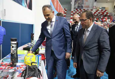 Ağrı'da 171 okula 15 milyon liralık dev spor malzemesi desteği