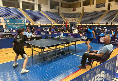 Van 20 ilden gelen 220 genç sporcuyu masa tenisinde ağırlıyor