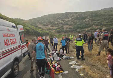 Bingöl'de minibüs şarampole yuvarlandı 10 kişi yaralandı