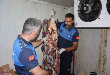 Şanlıurfa Haliliye'de sağlıksız gıdalara zabıta baskını