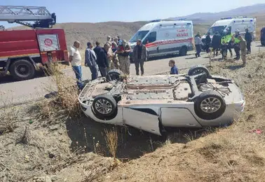 Özalp ilçesinde otomobil takla attı