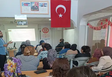 Hakkari'de ailelere okul ve eğitimde iş birliği eğitimi verildi