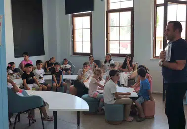 Muradiye Bebek ve Çocuk Kütüphanesi’nde aileler üretiyor, çocuklar keşfediyor
