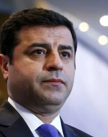 Selahattin Demirtaş Amedspor'un farklı galibiyetini Kürtçe kutladı