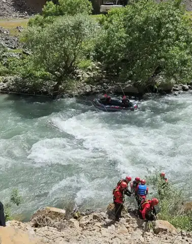 Hakkari’de acı haber: Dereye düşen 8 yaşındaki çocuk bulundu