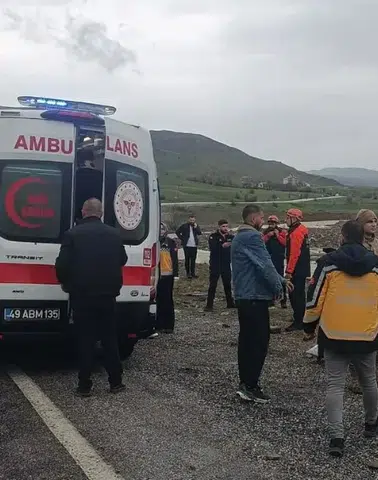 Muş’ta minibüs devrildi: 16 yaralı