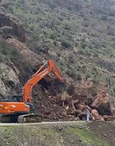 Batman’da heyelan: 7 köyün yolu kapandı