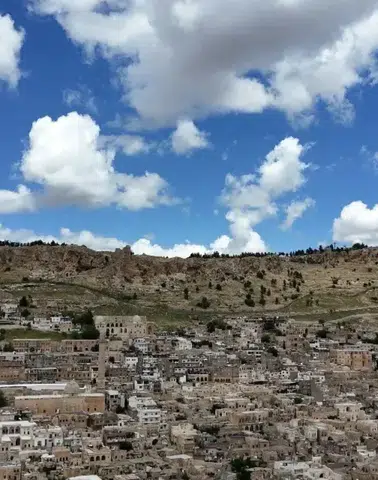 Mardin Artuklu Üniversitesini kazanan öğrencilere oteller kapılarını ücretsiz açıyor