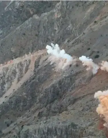 Keban yol projesinde sarp kayalıklar kontrollü patlatmalarla temizleniyor