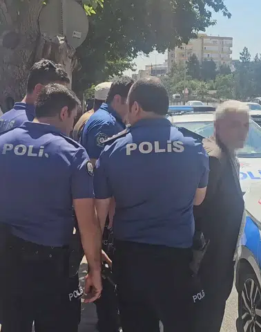 Şanlıurfa'da otobüs durağında dehşet anları yaşandı