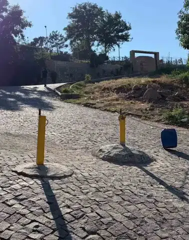 Siverek Kalesi yolundaki güvenlik zinciri sürücülere kaza yaptırıyor