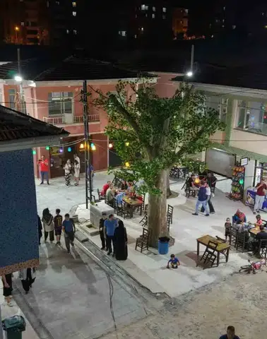 Elazığlıların yeni gözdesi Seksenler Sokağı akşam saatlerinde dolup taşıyor