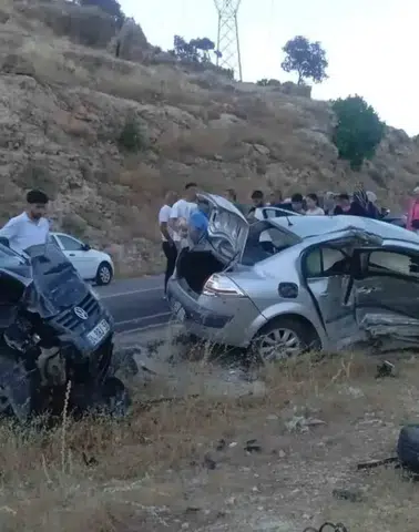 Midyat yolunda iki aracın çarpıştığı kazada minik Yakup yaşamını yitirdi