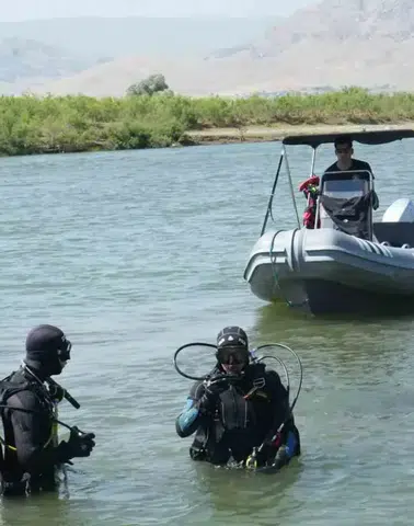 Murat Nehri'ne düşen 10 yaşındaki Berat için umutlu arayış sürüyor