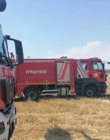 Diyarbakır'da peş peşe anız yangınları: Ekipler alarma geçti