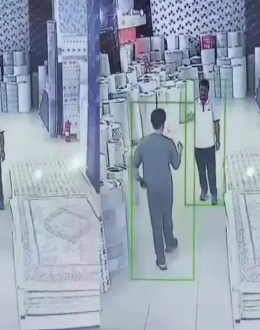 Vanlı esnaf ile işitme engelli müşterinin halaylı pazarlığı sosyal medyayı salladı