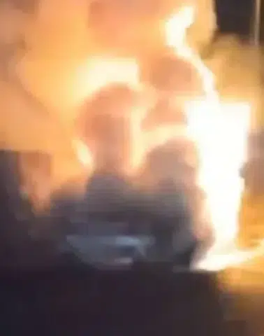 Elazığ yolunda seyir halindeki otomobil alevlere teslim oldu