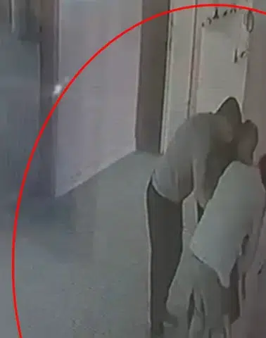 Okul müdürünün Heimlich manevrası 5 yaşındaki çocuğu hayata bağladı