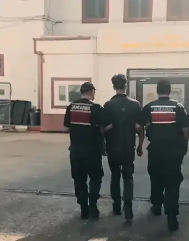 Batman'da otoparktan motosiklet çalan küçük hırsız yakayı ele verdi