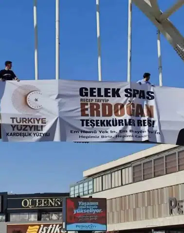 Batman sokaklarına Türkçe ve Kürtçe barış pankartları asıldı