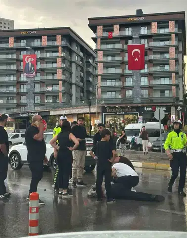 Elazığ'da karşıdan karşıya geçerken otomobilin çarptığı yaya hastaneye kaldırıldı