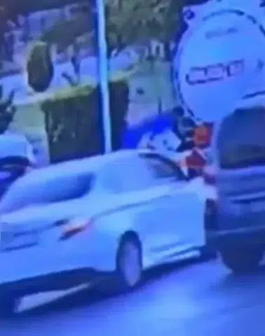 Elazığ OSB kavşağında tırın otomobili sürüklediği kaza kameraya yansıdı