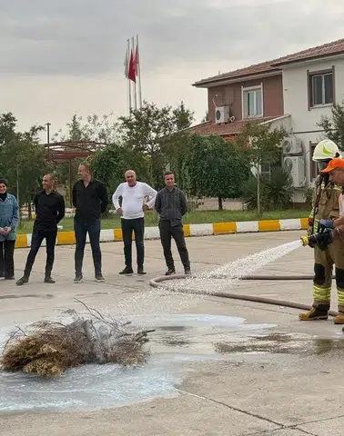 Cizre Karayolları personeli yangın ve tahliye tatbikatıyla acil durumlara hazırlandı