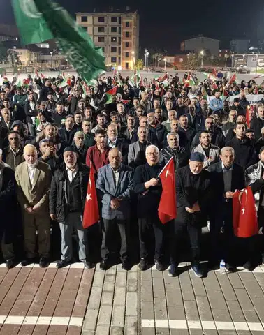 Muş halkı Gazze saldırılarını protesto etmek için meydanlara indi