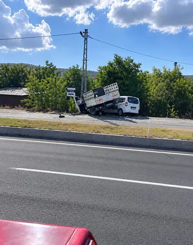 Elazığ yolunda iki araç çarpıştı