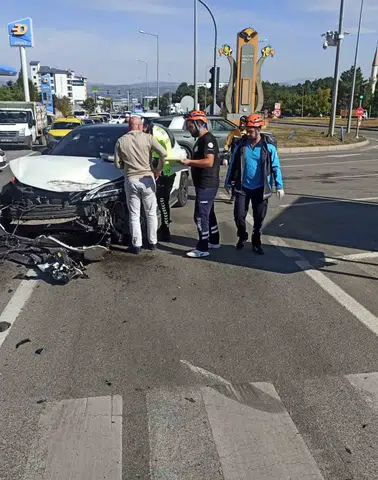 Bingöl Gündoğdu Kavşağında iki araç çarpıştı
