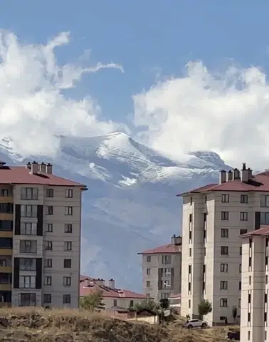 Cilo Dağları mevsimin ilk kar yağışıyla beyaza büründü