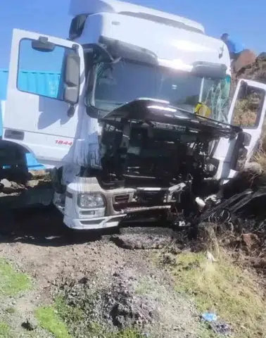 Siverek yolunda tır kazası sürücü hastaneye kaldırıldı