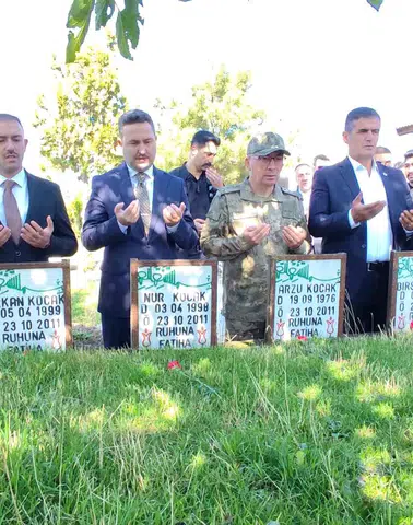 Van Erciş depreminin kurbanları 15 yıl sonra dualarla anıldı