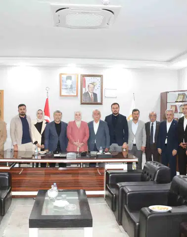 Palu Belediyesinde beş meclis üyesi AK Parti saflarına katıldı