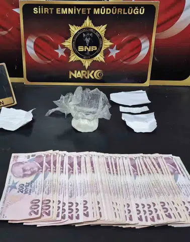 Siirt'te uyuşturucu satıcılarına yönelik operasyonda üç kişi tutuklandı