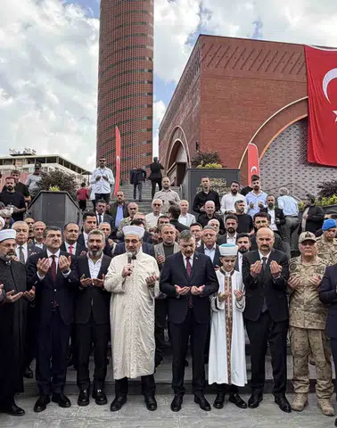 Batman Kardeşlik Külliyesi Camisi düzenlenen törenle ibadete açıldı