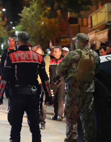 Elazığ Emniyeti huzur için sahaya indi ve tüm kenti denetledi