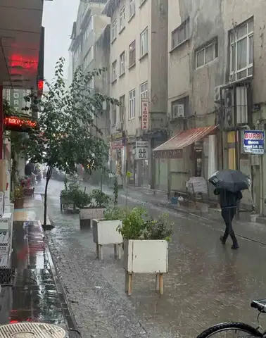 Bingöl genelinde kuvvetli sağanak yağış hayatı olumsuz etkilemeye başladı