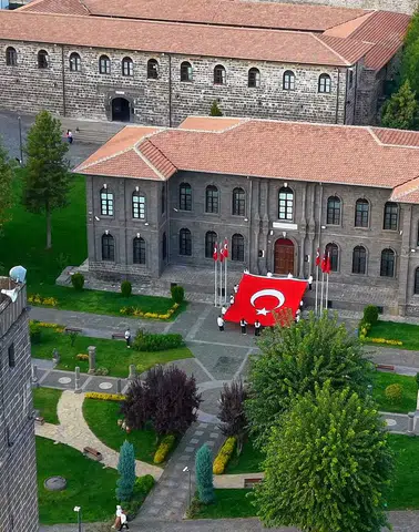 Diyarbakır İçkale'de dev Türk bayrağıyla Cumhuriyet kutlaması